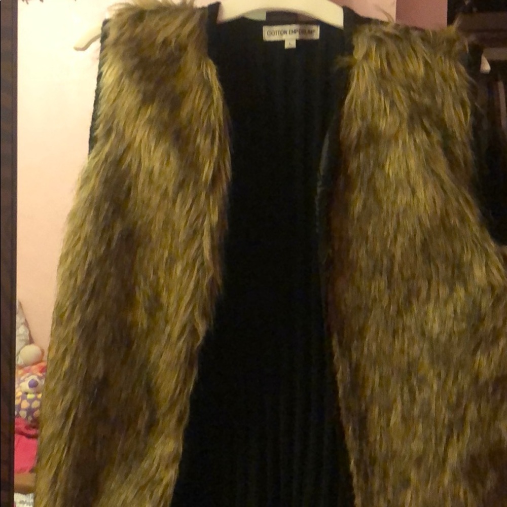 Faux fur vest very classy casual